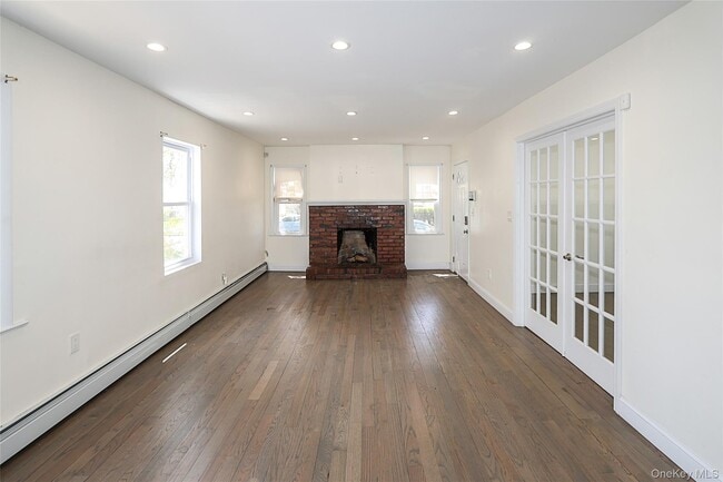 Building Photo - 987 Kings Pkwy