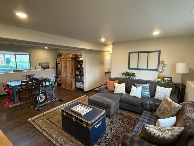 Building Photo - 4 Bedroom, 3 Bathroom Home for Rent