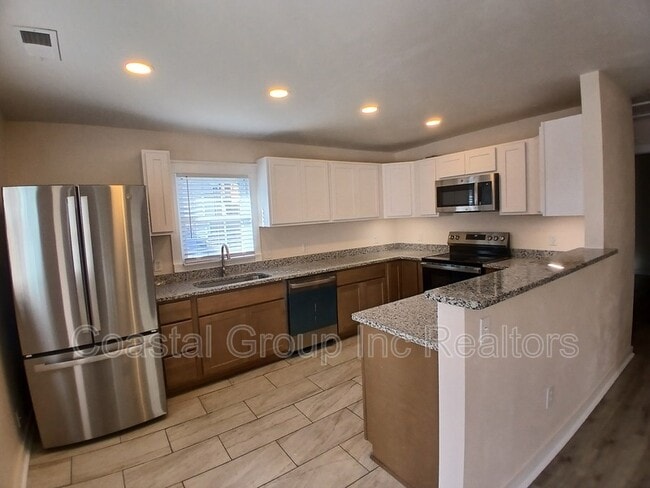 Building Photo - 220 57th St