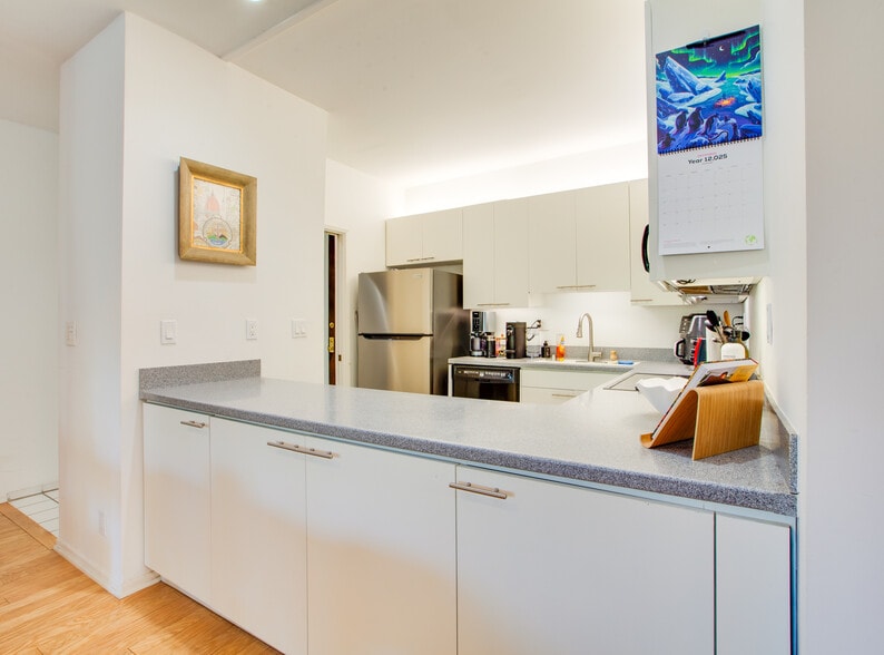 Building Photo - 900 Euclid St