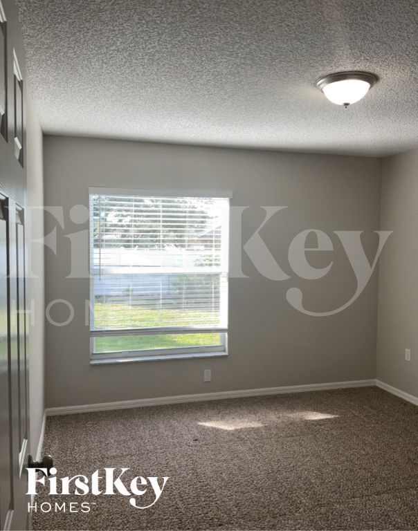 Building Photo - 917 Yellowbird Ave