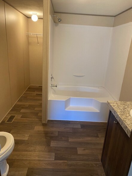 Building Photo - 14367 Twin Lakes Cir