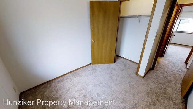 Building Photo - 211 S Sheldon Ave