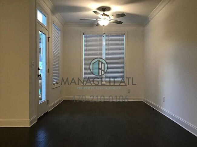 Building Photo - Elegant 3 Bedroom Townhome in a gated comm...