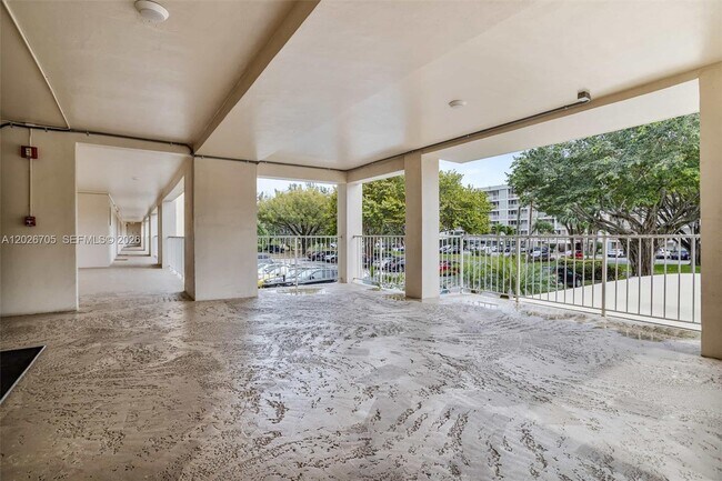 Building Photo - 2651 S Course Dr