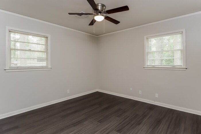 Building Photo - 937 Green Forest Ct