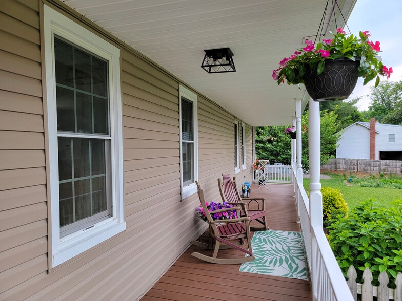 Building Photo - 557 Pitney Rd