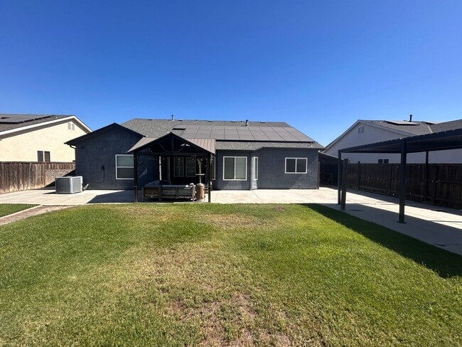 Building Photo - Designer living with extra solar panels in North Hanford.