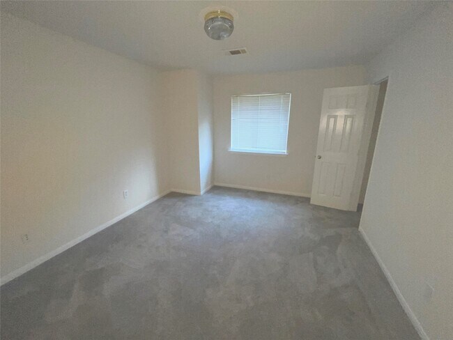 Building Photo - 42 Drifting Shadows Cir