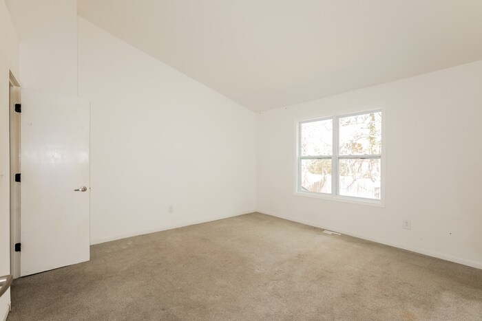 Building Photo - 5707 Wells Cir