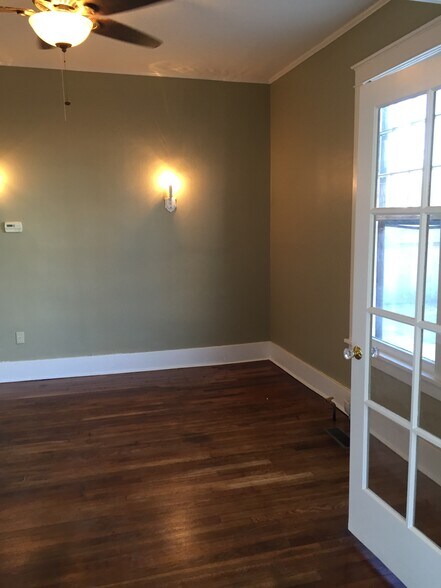 Building Photo - 1004 Scott St