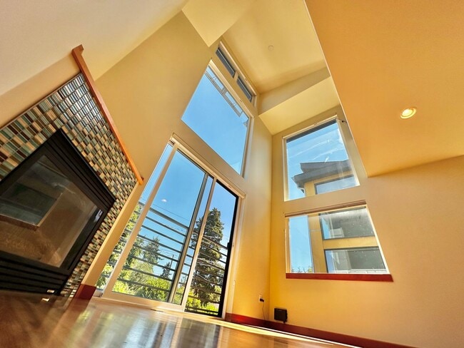 Building Photo - Three-Level Loft-Style 2BR | 3BA with Priv...