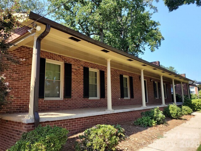 Building Photo - 614 Carolina Ave S