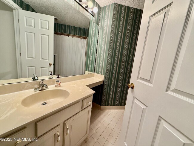Building Photo - 2099 Winterbourne N