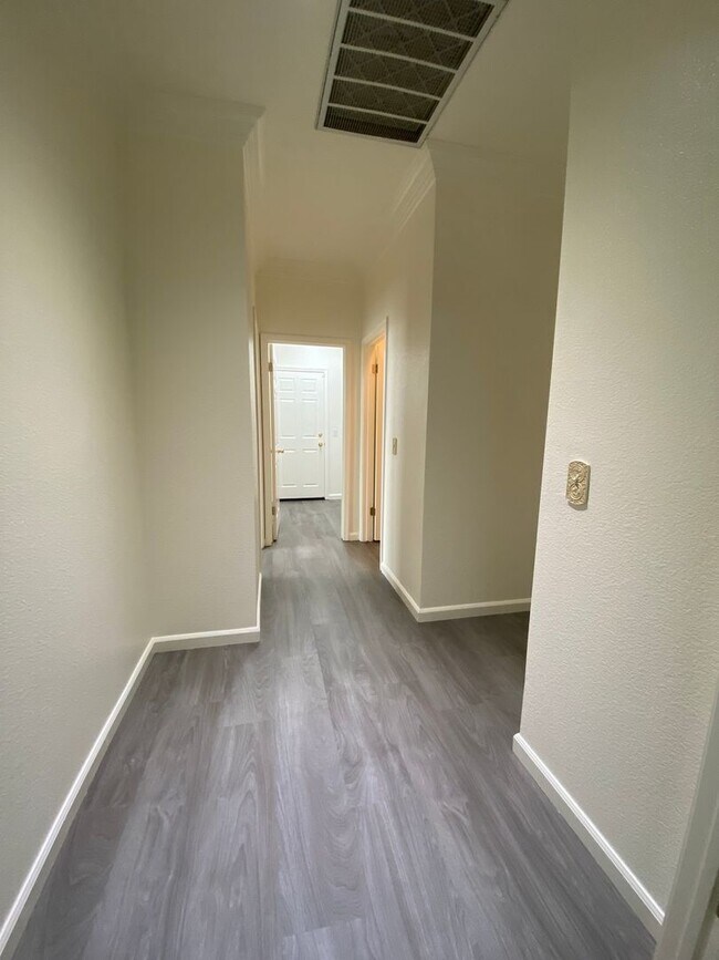 Building Photo - Castlerock Gated Community off Hilborn! Be...