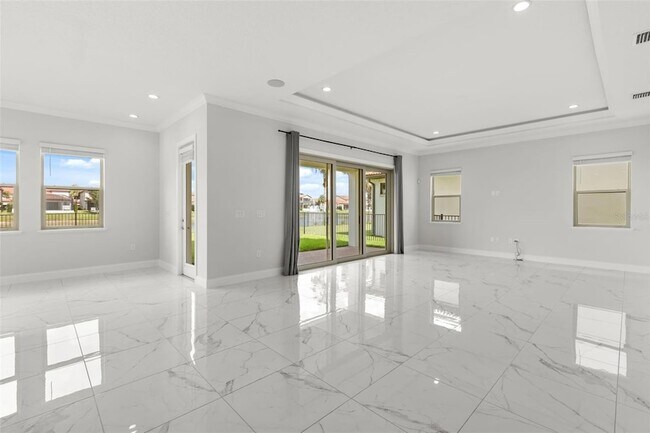 Building Photo - 10511 Royal Cypress Way