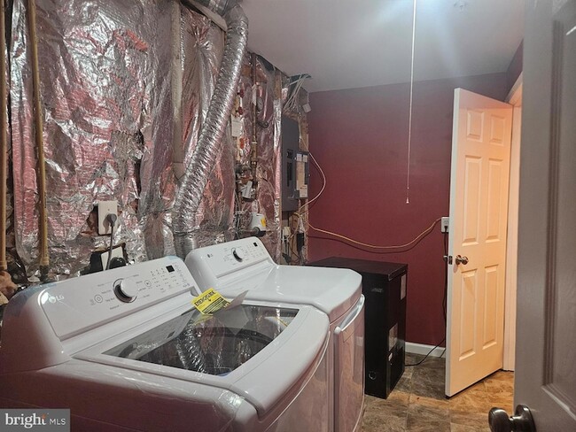 Building Photo - 3315 Hollow Ct
