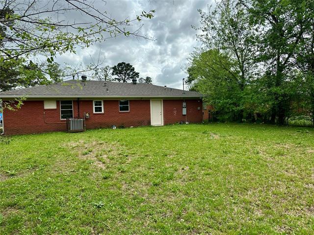 Building Photo - 1015 Pine Tree Dr