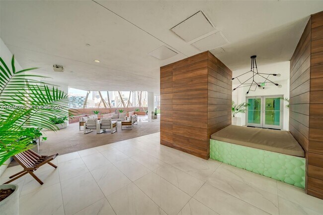 Building Photo - 350 S Miami Ave