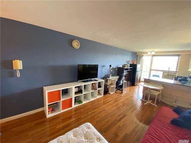 Building Photo - 97-7-97-63 63rd Rd