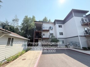 Building Photo - 433 Chemawa Rd N