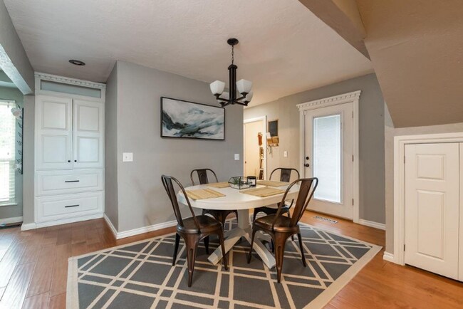 Building Photo - Beautifully Updated 3-Bed, 3-Bath Home in Moore