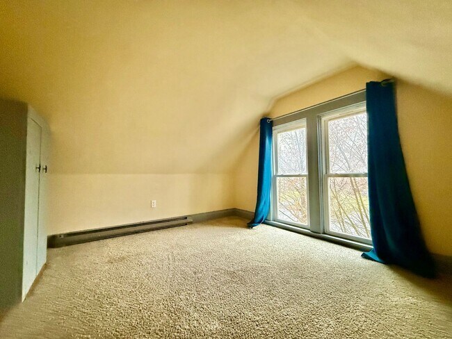 Building Photo - 1402 O Ave