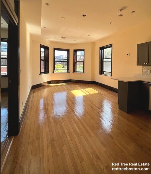 Building Photo - 30 Gloucester St