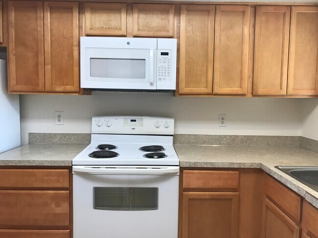 Building Photo - Adorable 3 Bed 2 Bath Ranch Style Home on ...