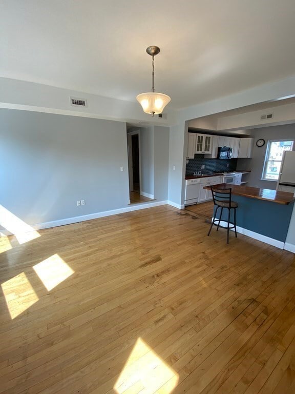 Building Photo - 3 Bellevue St