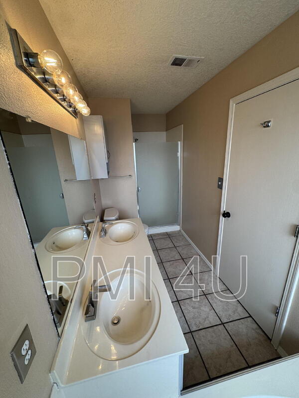 Building Photo - 10620 Rio Del Sole Ct NW