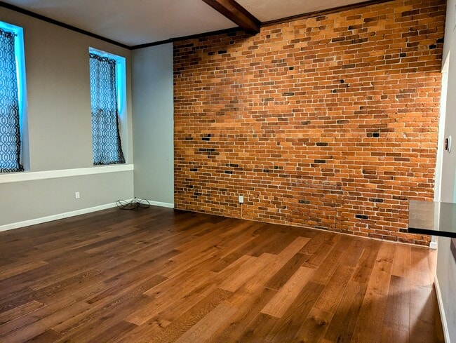 Building Photo - 926 Southbridge St