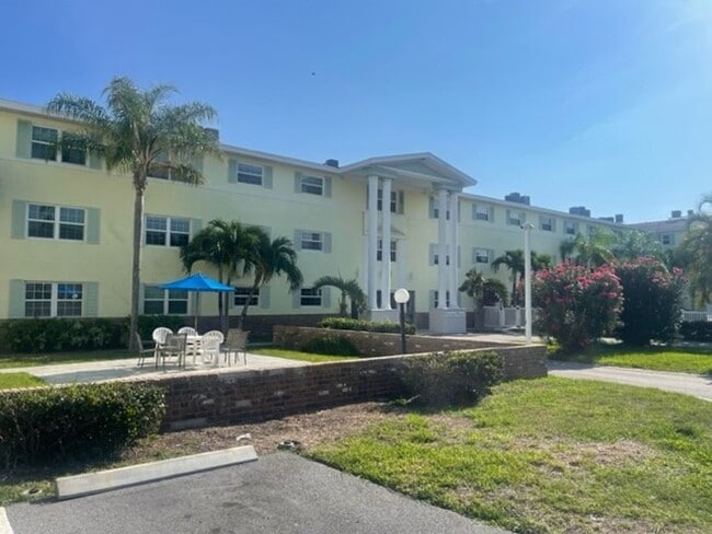 Building Photo - 2BR 2BA CONDO LOCATED CLOSE TO PORT CANAVERAL