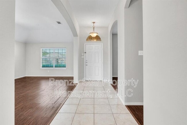 Building Photo - 2827 Rosewood Blvd
