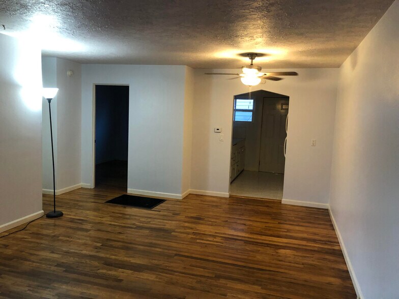 Building Photo - 5422 N Montana Ave