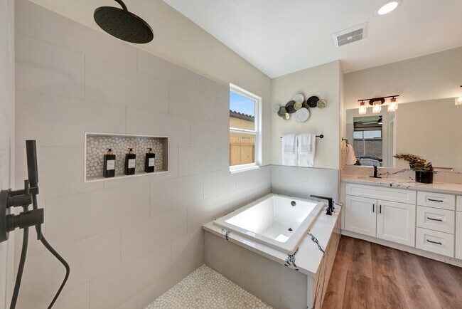 Building Photo - 131 N Un St