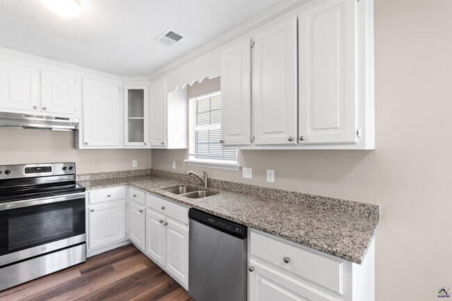 Building Photo - 308 Peach Blossom Rd