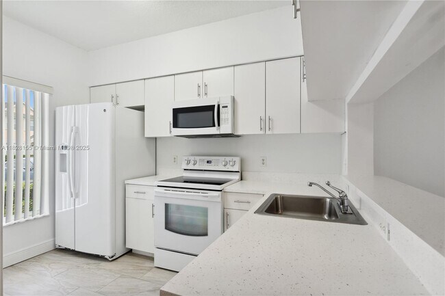 Building Photo - 31 Whitehead Cir