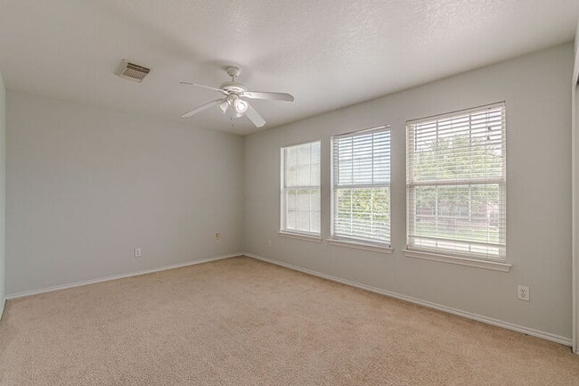 Building Photo - 164 Springtree Hollow