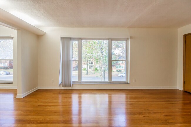 Building Photo - (852) 7434-36 Delmar