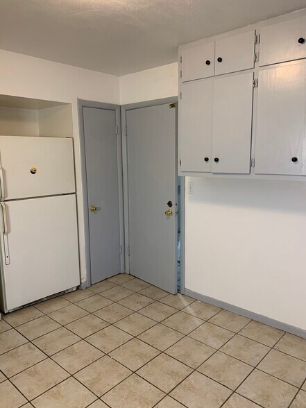 Building Photo - 4961 S 13th St