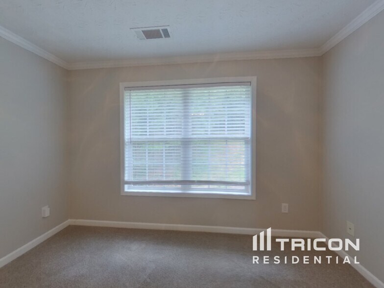 Building Photo - 315 Avonlea Dr