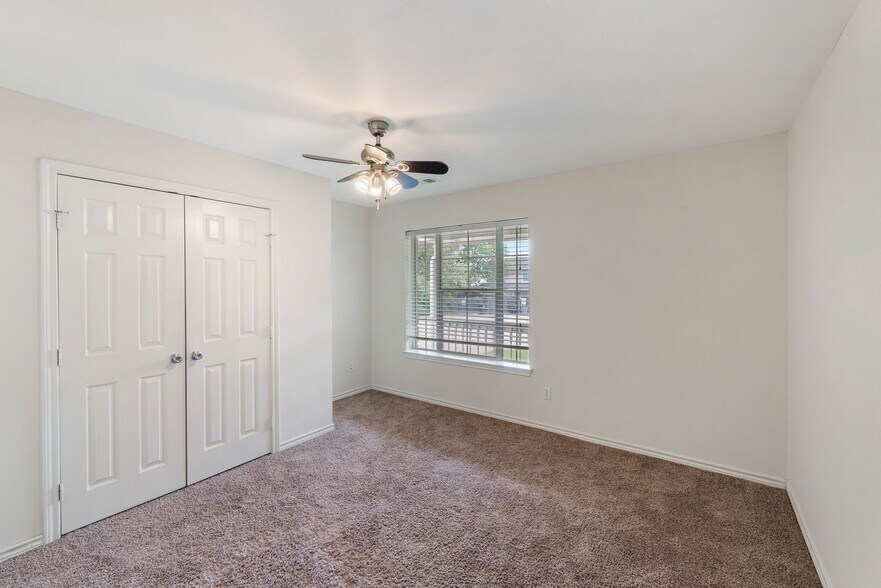 Building Photo - Prime Location! Spacious 4-Bed, 4-Bath Home Near Texas A&M!