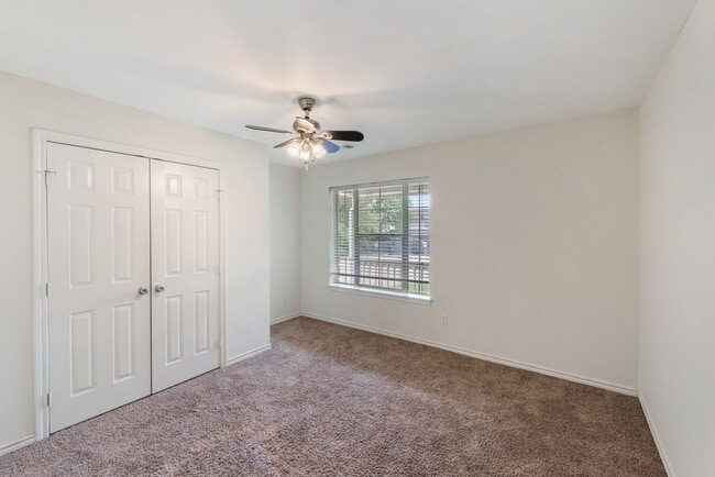 Building Photo - Available August 2026! 4 Bed/4 Bath Less than 2 Miles From A&M!