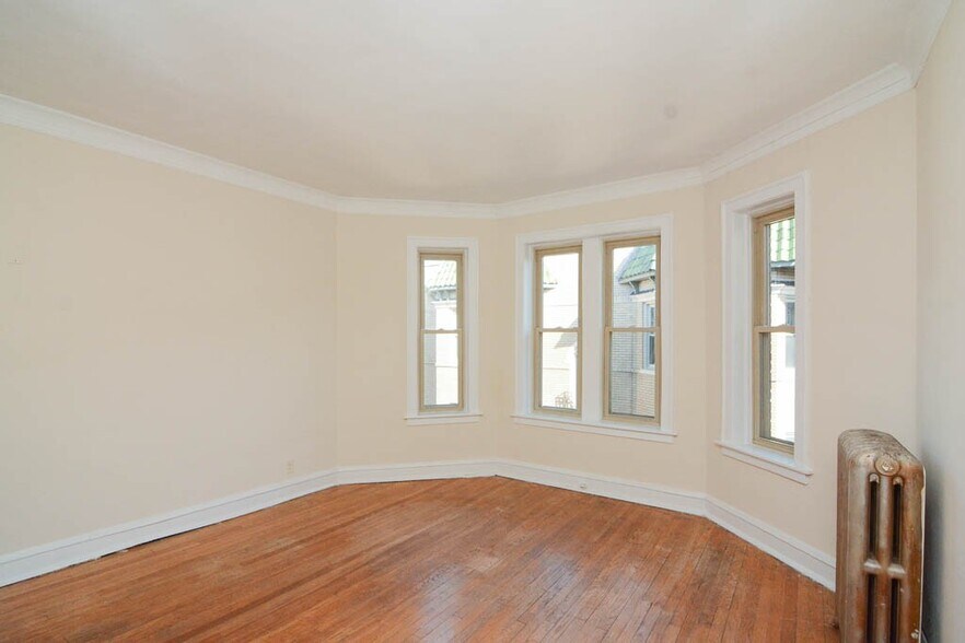 Building Photo - 4321 N Paulina St