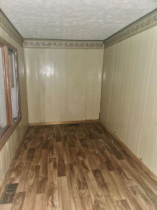 Building Photo - 2 bedroom home in Niles!!