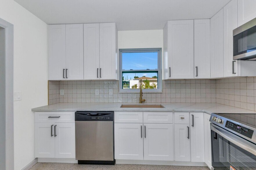 Building Photo - 1611 Sheehan Blvd