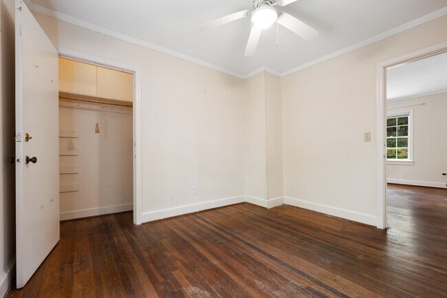 Building Photo - Charming Pet-Friendly Chapel Hill Cottage Minutes from UNC