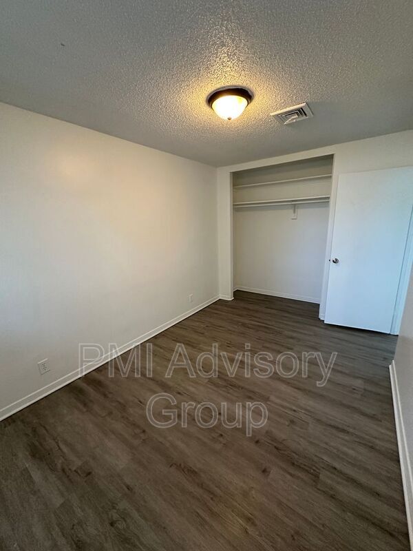 Building Photo - 7132 SW Lario Ln
