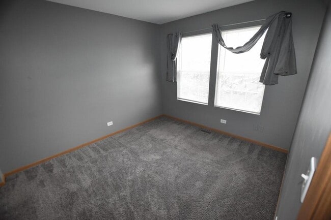 Building Photo - 24 Waterbury Cir